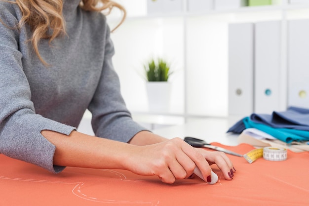 Майстриня за вишивкою